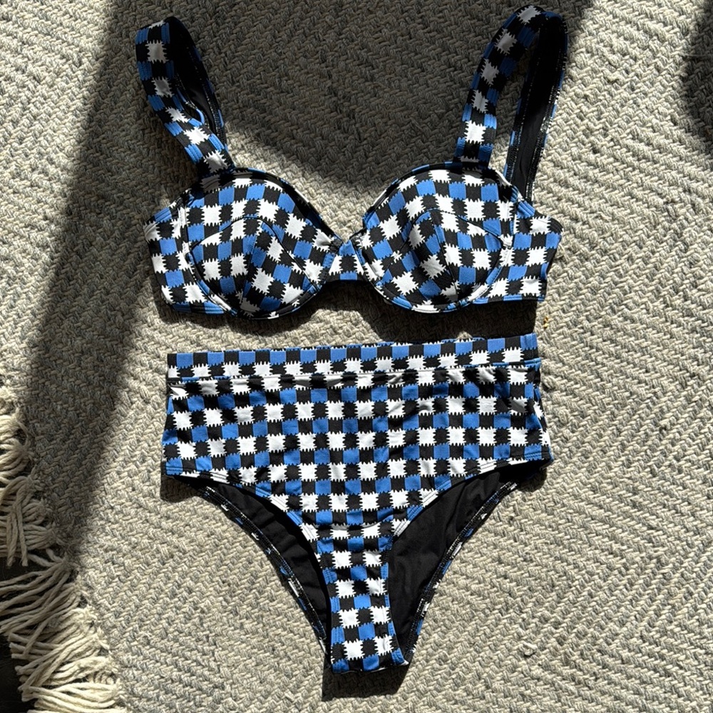 Solid&striped swimsuit